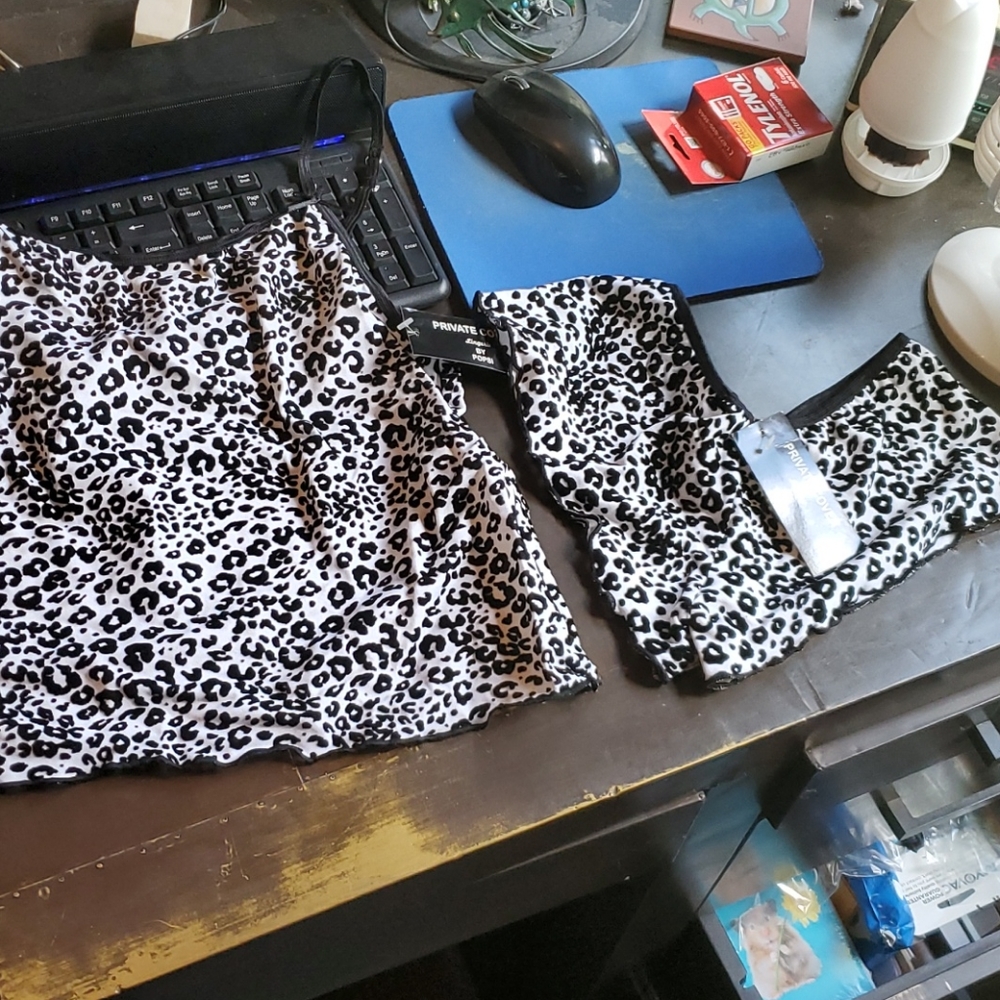 NEW NIGHT SET - NEW Ladies animal print Nighty set size L